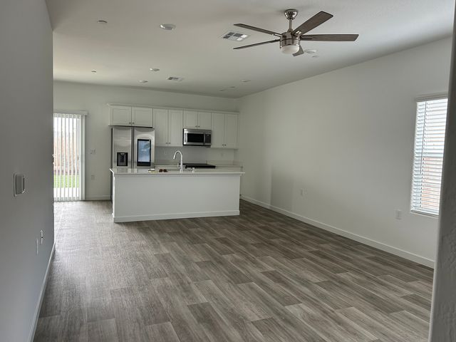 2517 W  Cambridge St, Hanford, CA 93230