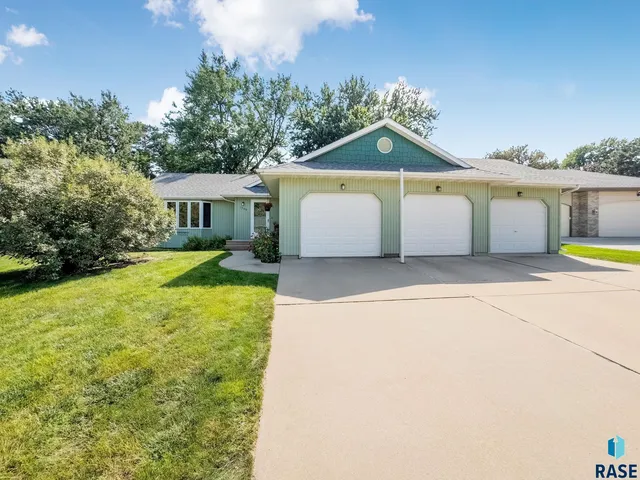 1909 W  Ashley Cir, Sioux Falls, SD 57104