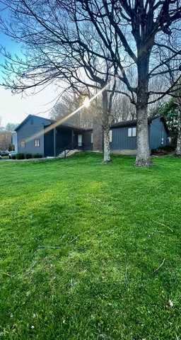 200 Crestway Dr, Beckley, WV 25801
