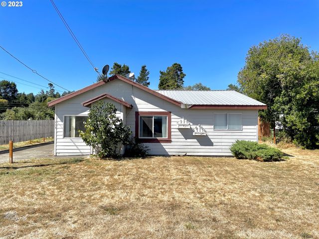 115 S  5th St, Lakeside, OR 97449