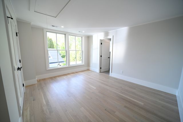 37 Eliot St #2A, Chestnut Hill, MA 02467