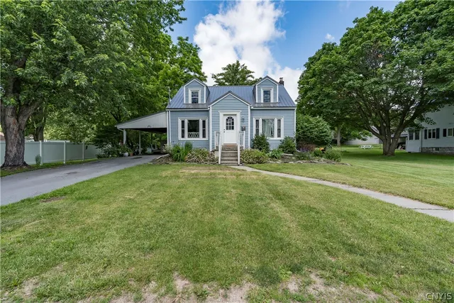 332 W  Woodruff St, Watertown, NY 13601