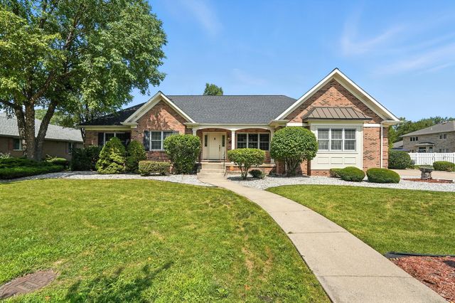1121 Boxwood Dr, Munster, IN 46321