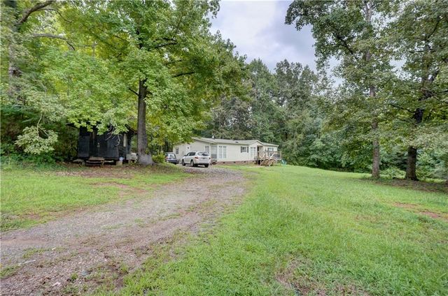 112 Casa Bella Dr, Advance, NC 27006