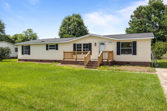 1363 Tom Starling Rd, Fayetteville, NC 28306