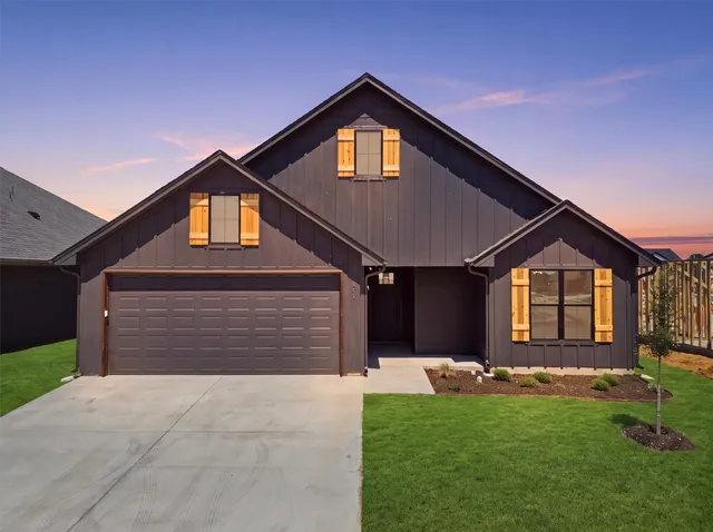 940 Huckleberry Ln, Tolar, TX 76476