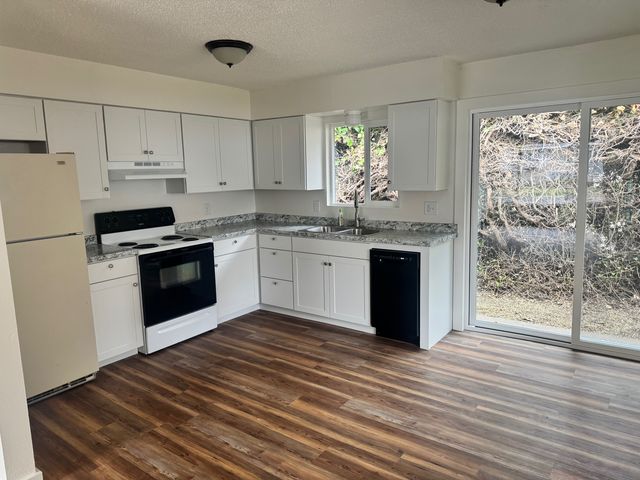 660 Hueners Ln #B, Jacksonville, OR 97530