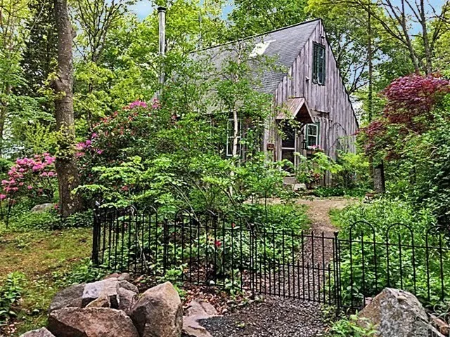 38 Revere St, Gloucester, MA 01930