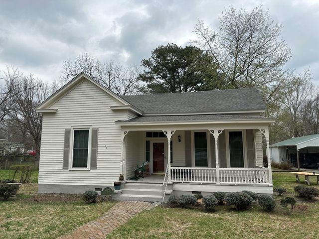 402 Sterling Ave, Winona, MS 38967