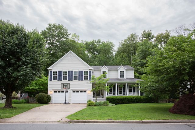 44 Christopher Ln, Sterling, VA 20165