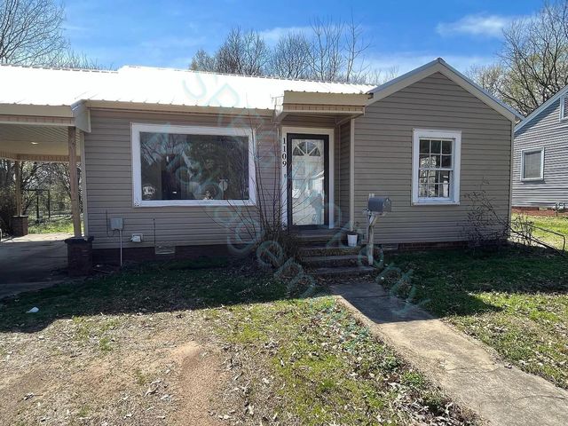 1109 E  Moore Ave, Searcy, AR 72143