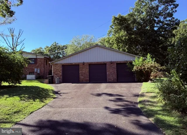 10900 Orchard St, Fairfax, VA 22030