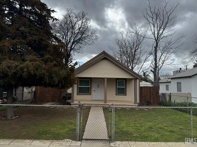 321 Lincoln Ave, Bakersfield, CA 93308