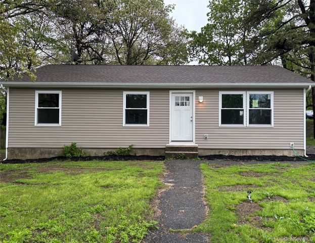159 Washington Avenue, Wheatley Heights, NY 11798