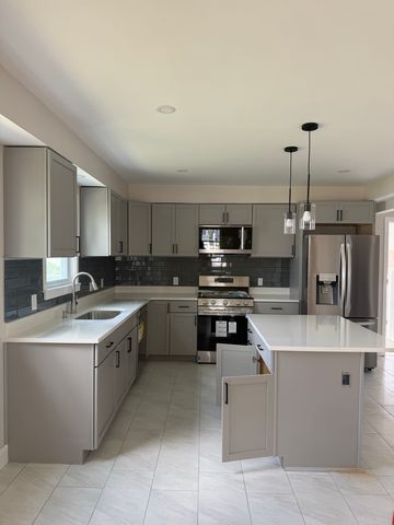 900 Main St #1, East Greenwich, RI 02818