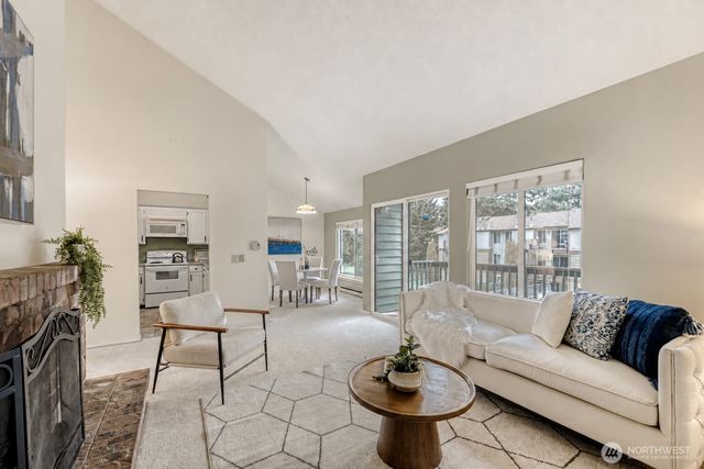 12904 126th Court NE #J302, Kirkland, WA 98034