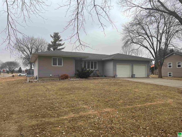 1320 Maple Dr, Onawa, IA 51040