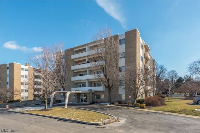 2089 Wooster Rd #52, Rocky River, OH 44116