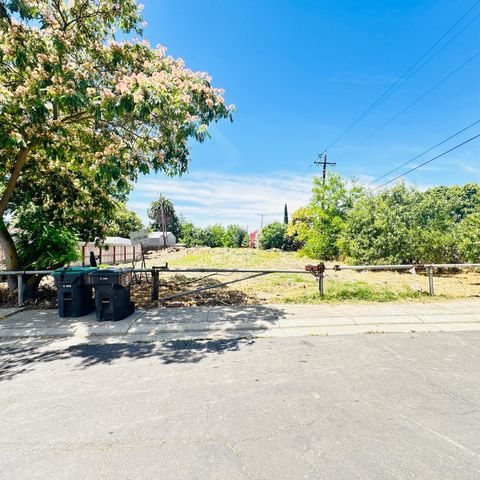 3559 Mission Rd, Stockton, CA 95204