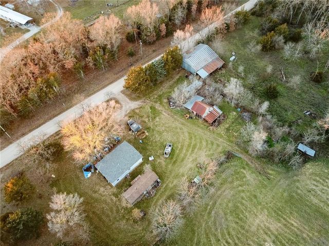 5575 S  2301st Rd, Humansville, MO 65674