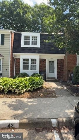 5017 Head Ct, Fairfax, VA 22032