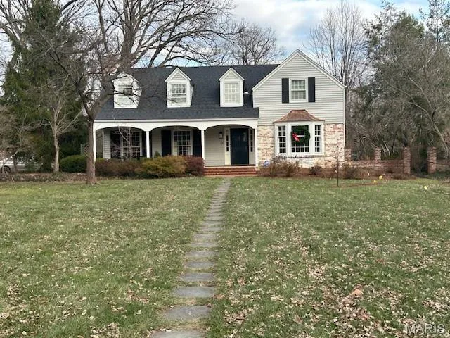 40 Conway Ln, Saint Louis, MO 63124