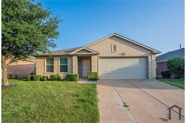1804 Two Hawks Dr, Fort Worth, TX 76131