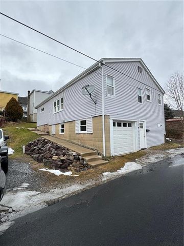 43 W  Marconi Ave, Nesquehoning, PA 18240