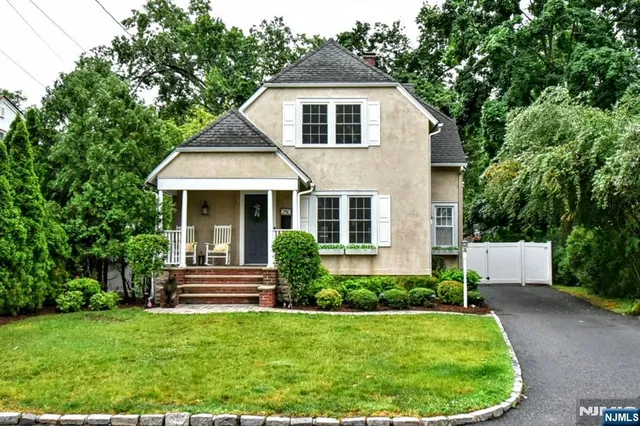 280 Morse Ave, Wyckoff, NJ 07481