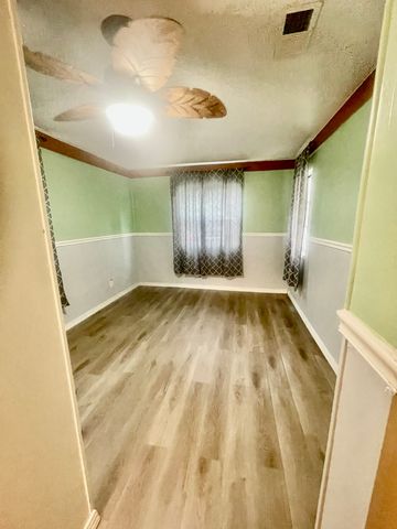 225 Avacado Ct, Fort Myers, FL 33905