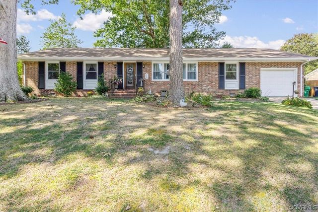210 Homestead Dr, Colonial Heights, VA 23834
