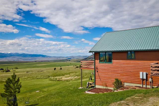 12 Easy Jag Ln, Ennis, MT 59729