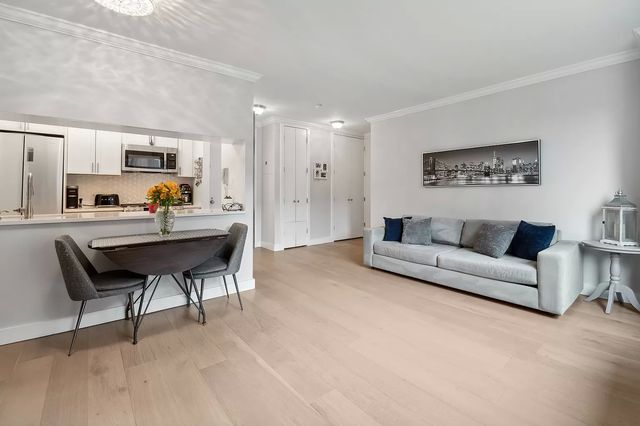 250 S  End Ave #7H, New York, NY 10280