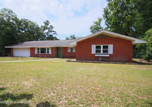 325 Oakridge Cir, Biloxi, MS 39531