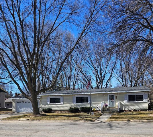 305 N  12th St, Montevideo, MN 56265