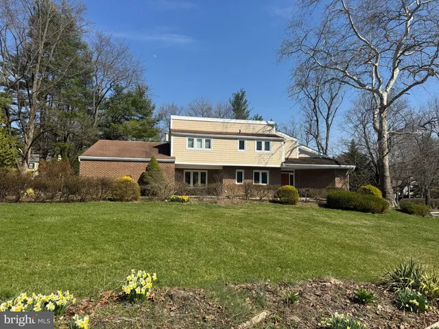 1561 Tanglewood Dr, West Chester, PA 19380