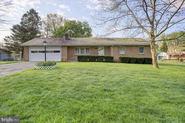9 Shady Ln, Mechanicsburg, PA 17050