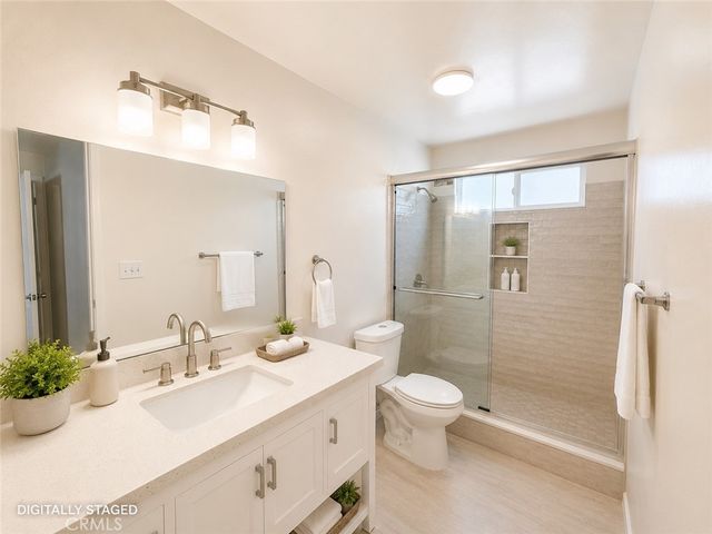 1000 W  Macarthur Blvd, Santa Ana, CA 92707