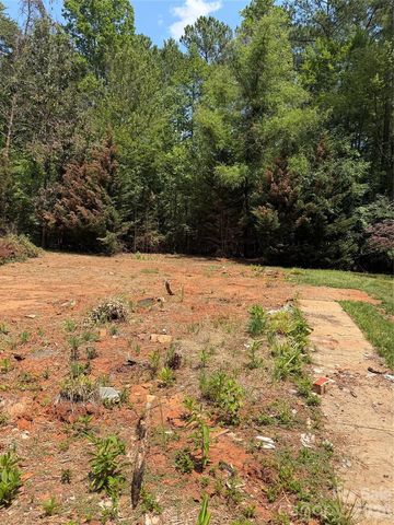 1137 Blacksnake Rd, Stanley, NC 28164