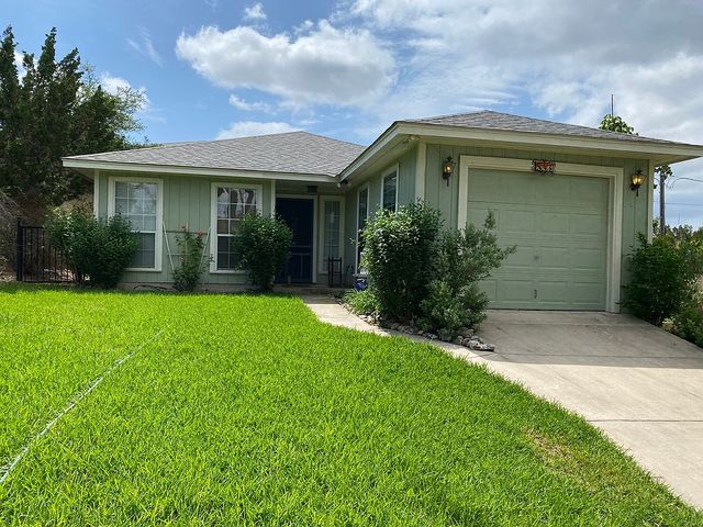 541 Deer Crk E, Pipe Creek, TX 78063