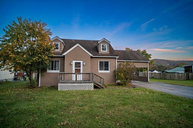 1759 Sewell St S, Rainelle, WV 25962