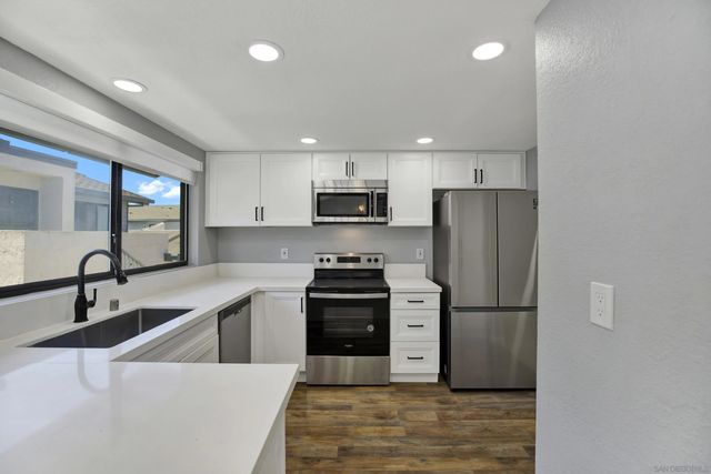8878 Regents Rd #201, San Diego, CA 92122