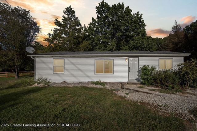 9991 Stoll Rd, Haslett, MI 48840