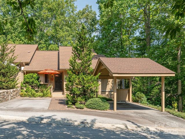 101 N  Scarlet Oak Ln, Hendersonville, NC 28791