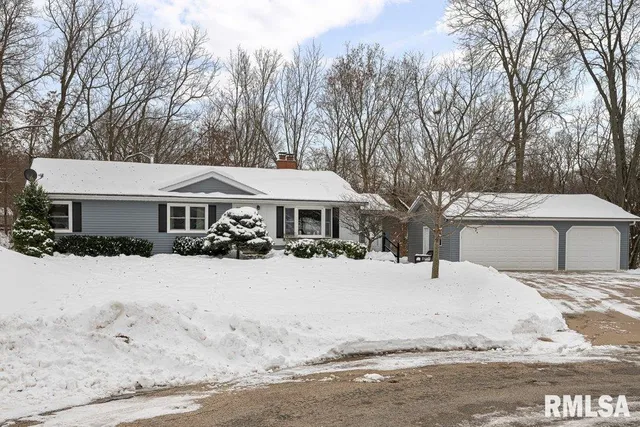 107 Orchard Ct, Silvis, IL 61282