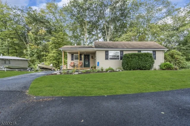 11 Henry Budd Circle, Newton, NJ 07860