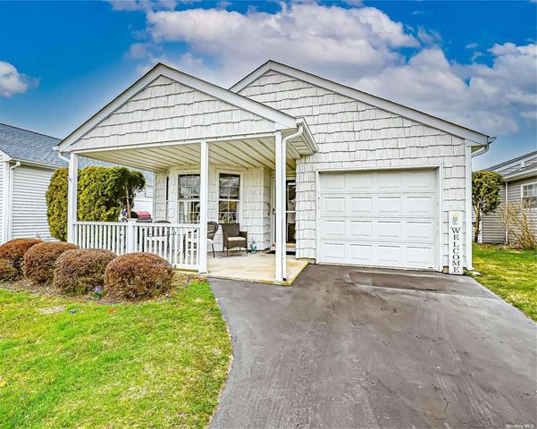 4 Willow Court UNIT 4, Manorville, NY 11949