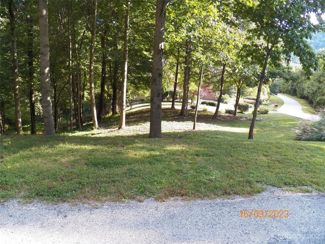 270 Somersby Pkwy #8, Hendersonville, NC 28739