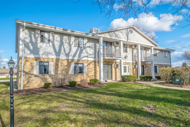 788 S  River Rd #6, West Bend, WI 53095