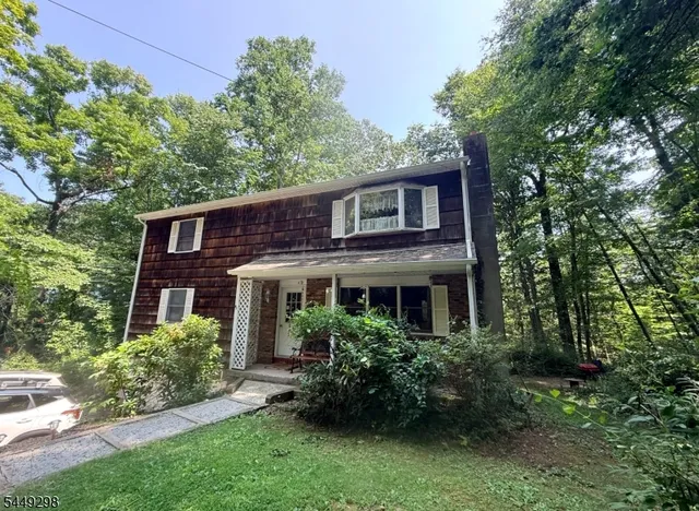 43 Cliff Rd, West Milford, NJ 07480